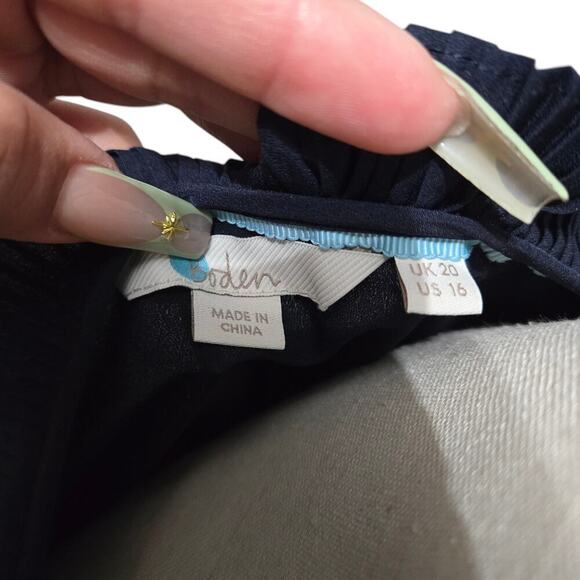 Boden Navy Sleeveless Ruffled Neckline Women's Blouse Size: 16 - Picture 3 of 3